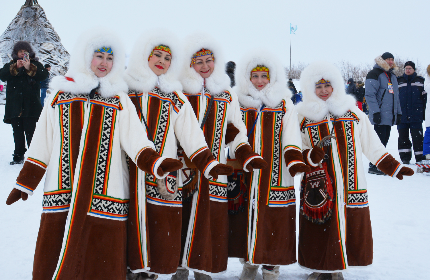 Серебряное ожерелье – В Нарьян-Маре прогремели соревнования по кроссу на  снегоходах 